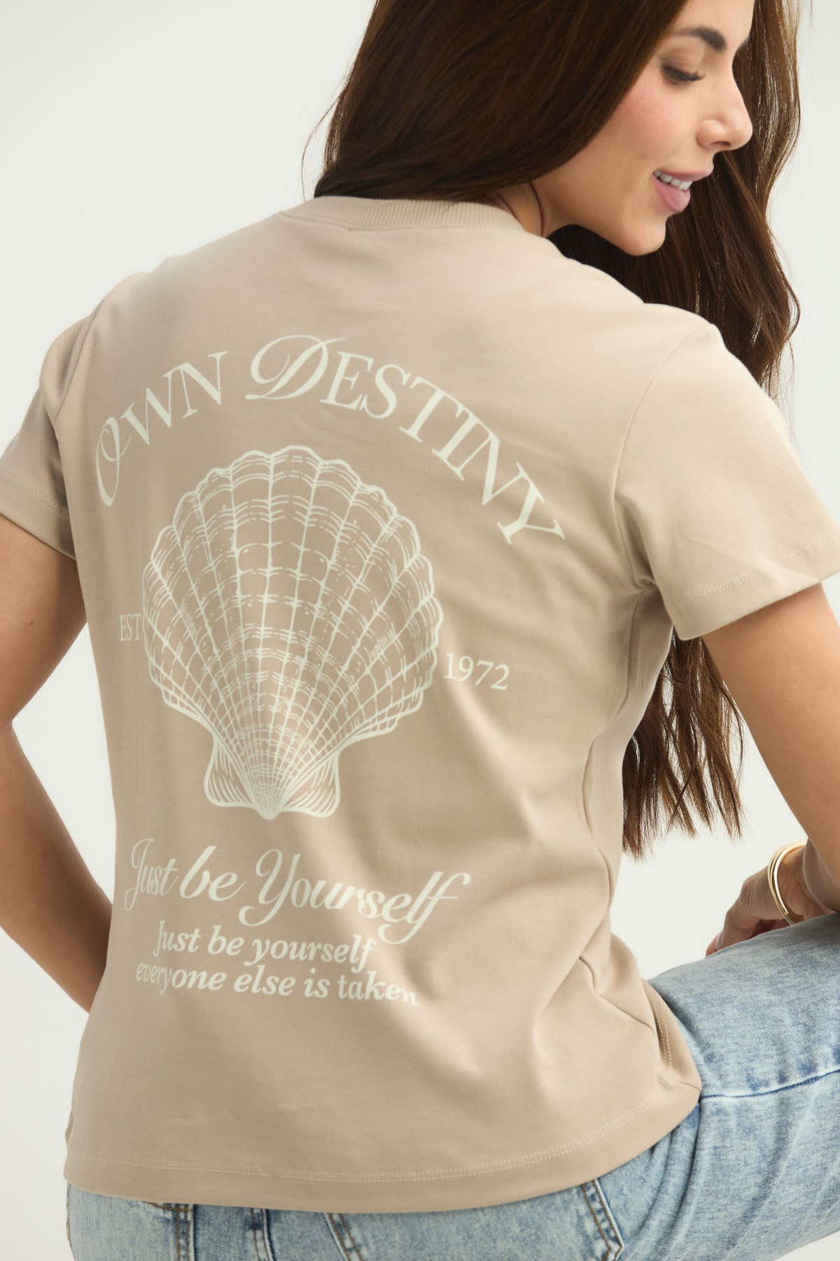 Camiseta arena con ambas caras estampadas para mujer