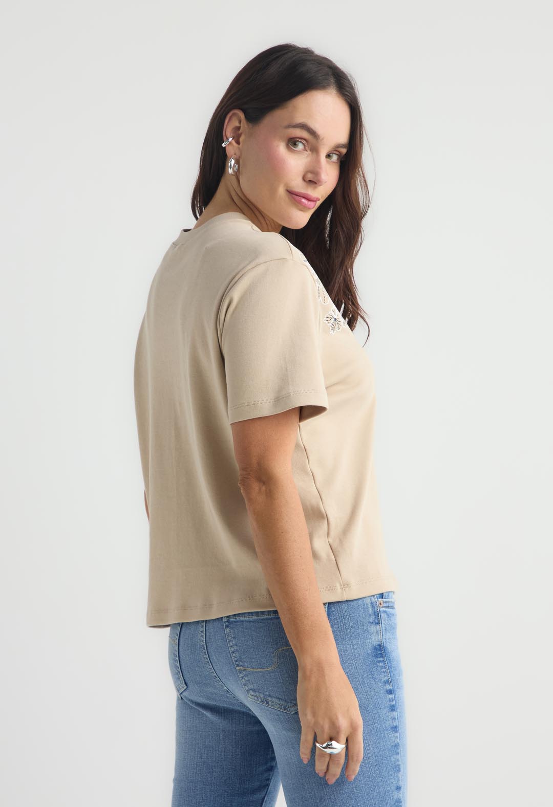 Camiseta taupé con bordado para mujer