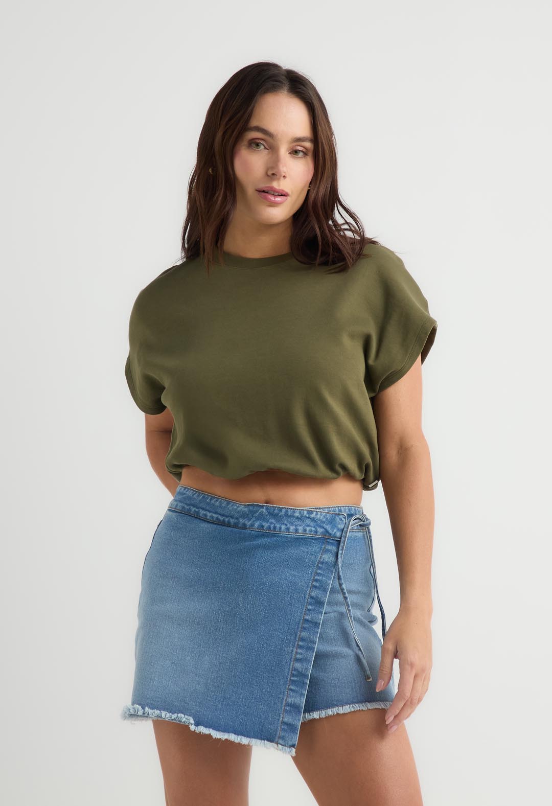 Camiseta verde con ruedo efecto globo para mujer