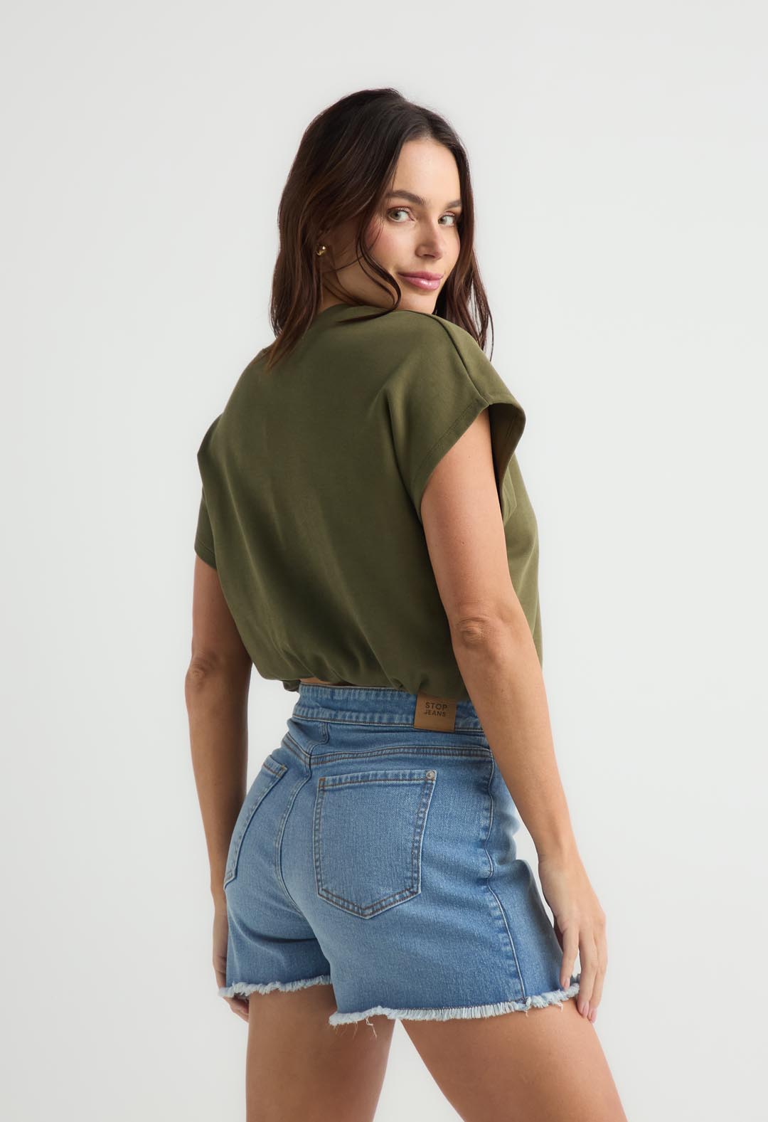 Camiseta verde con ruedo efecto globo para mujer