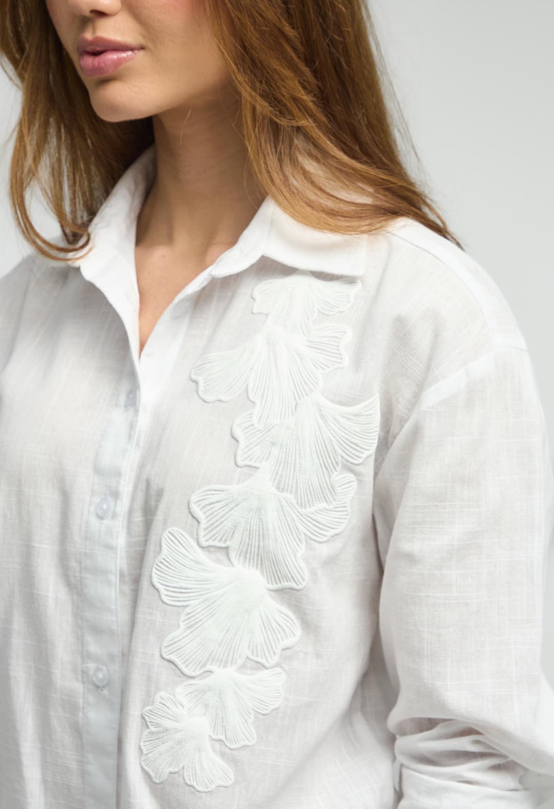 Blusa blanca estampada en frente para mujeres