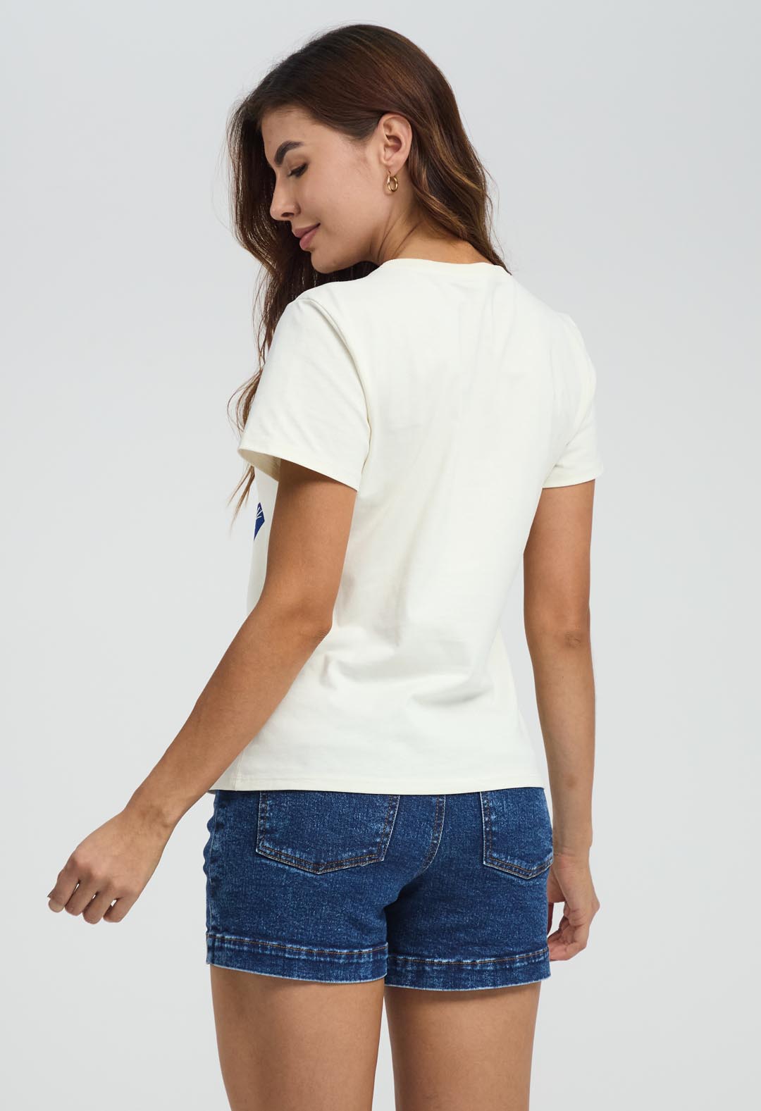 Camiseta marfil frente estampado para mujeres
