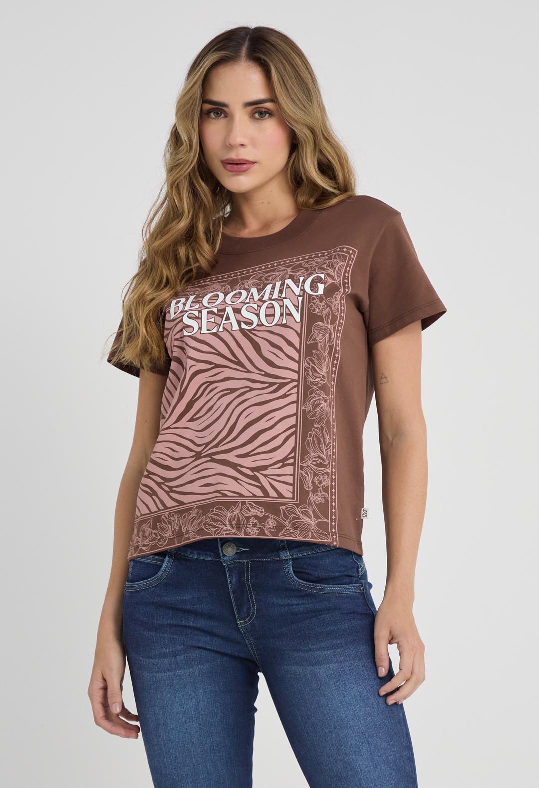 Camiseta chocolate con estampado para mujeres