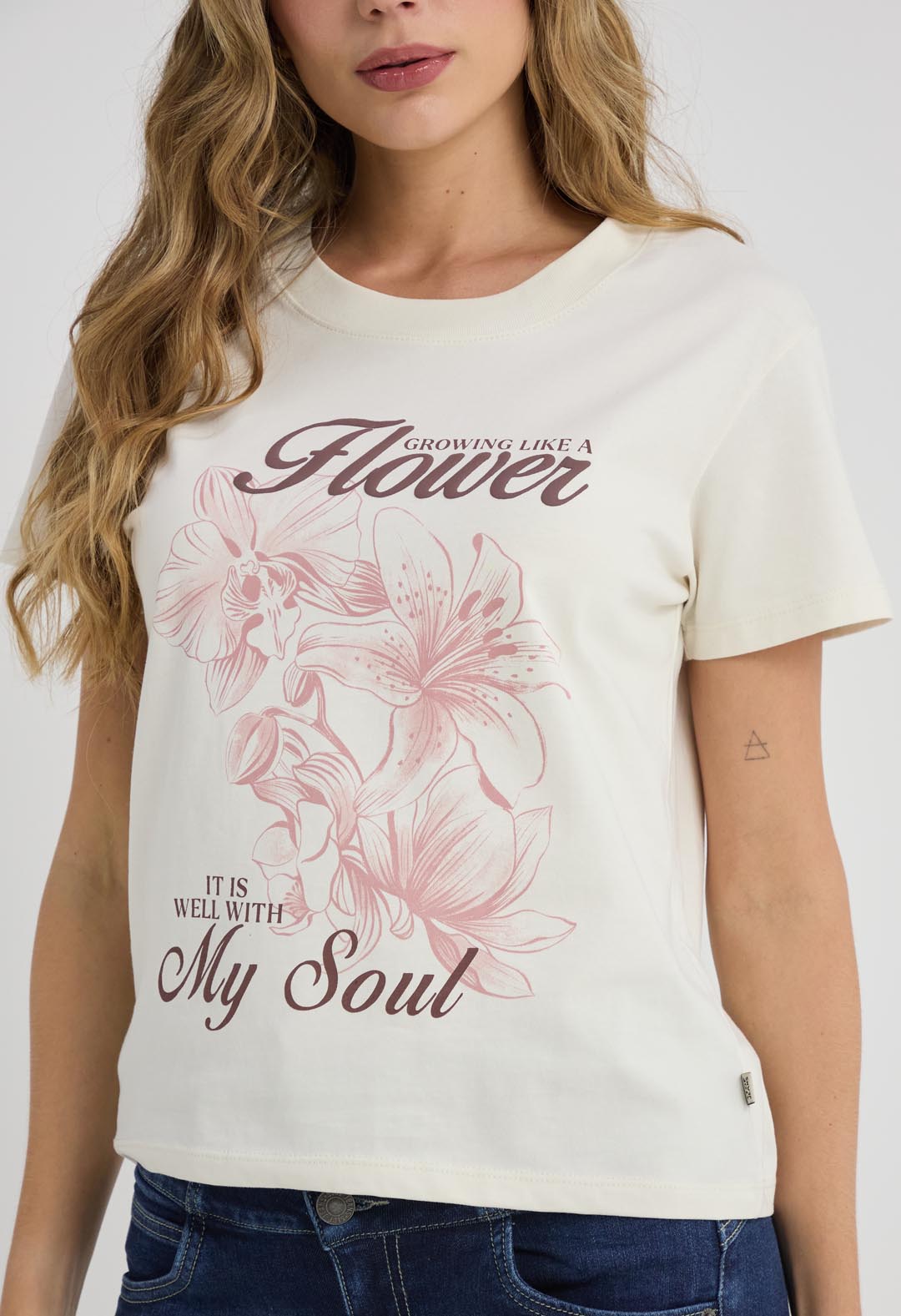 Camiseta marfil con estampado para mujeres