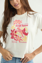 Camiseta manga corta marfil estampada para mujer