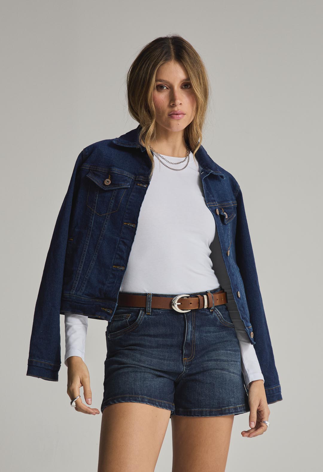 Camiseta blanca básica para mujeres