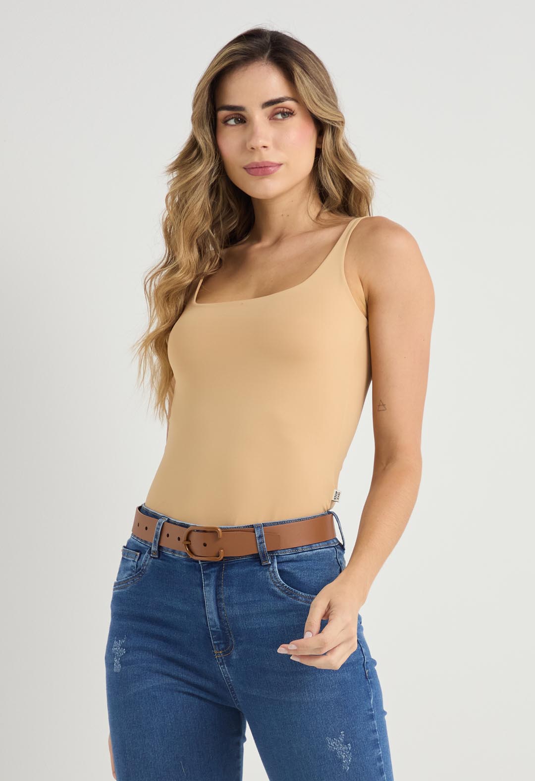 Camiseta arena básica para mujer