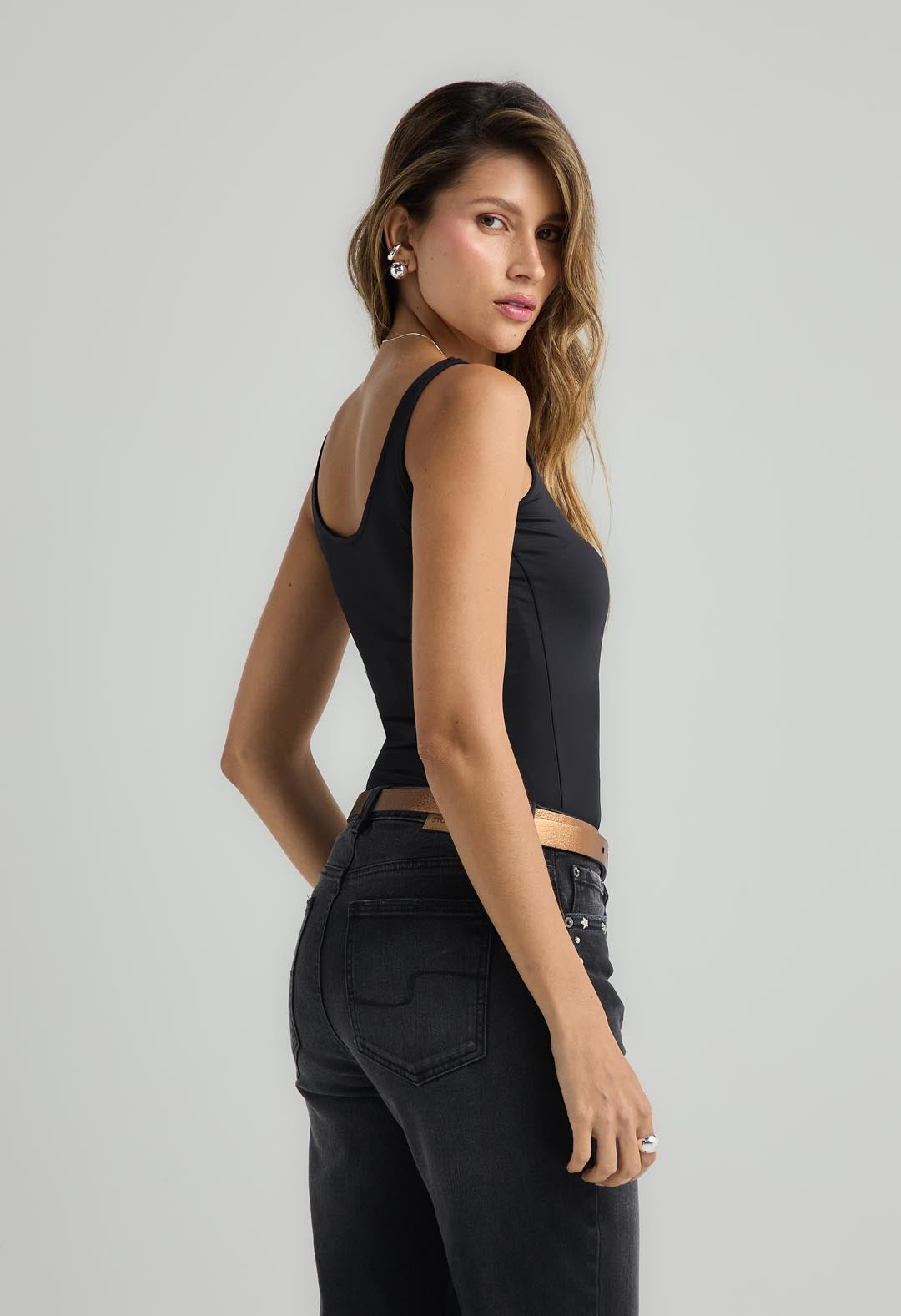 Camiseta negra básica para mujeres