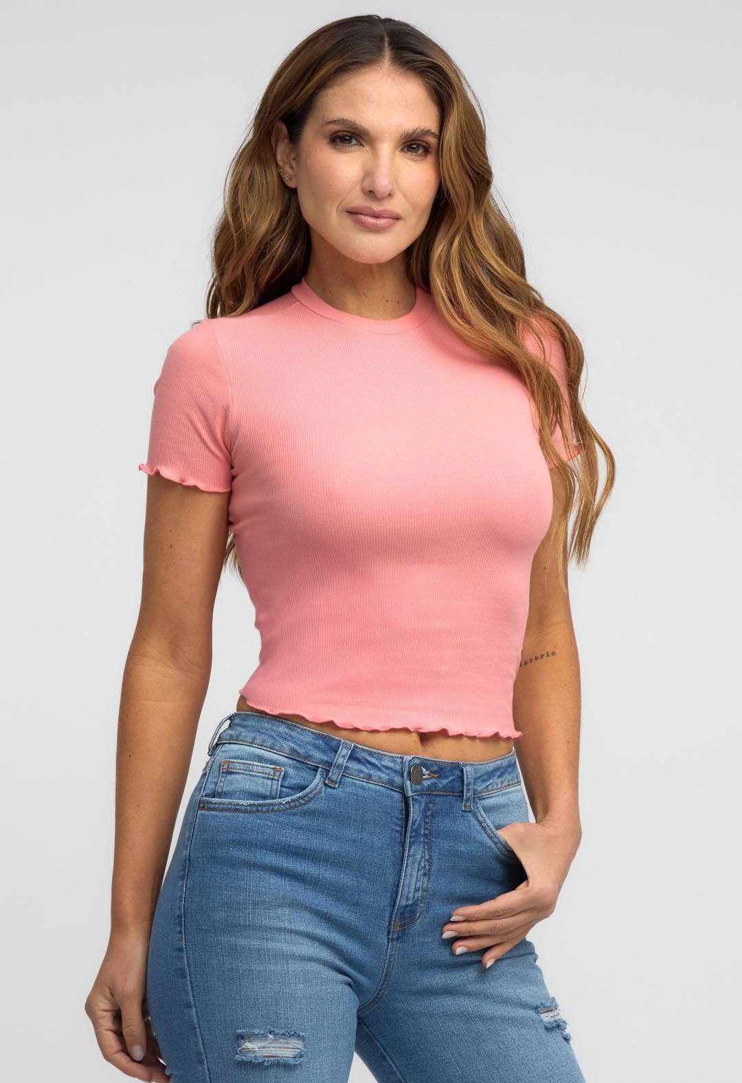 Camiseta coral manga con ruche para mujeres