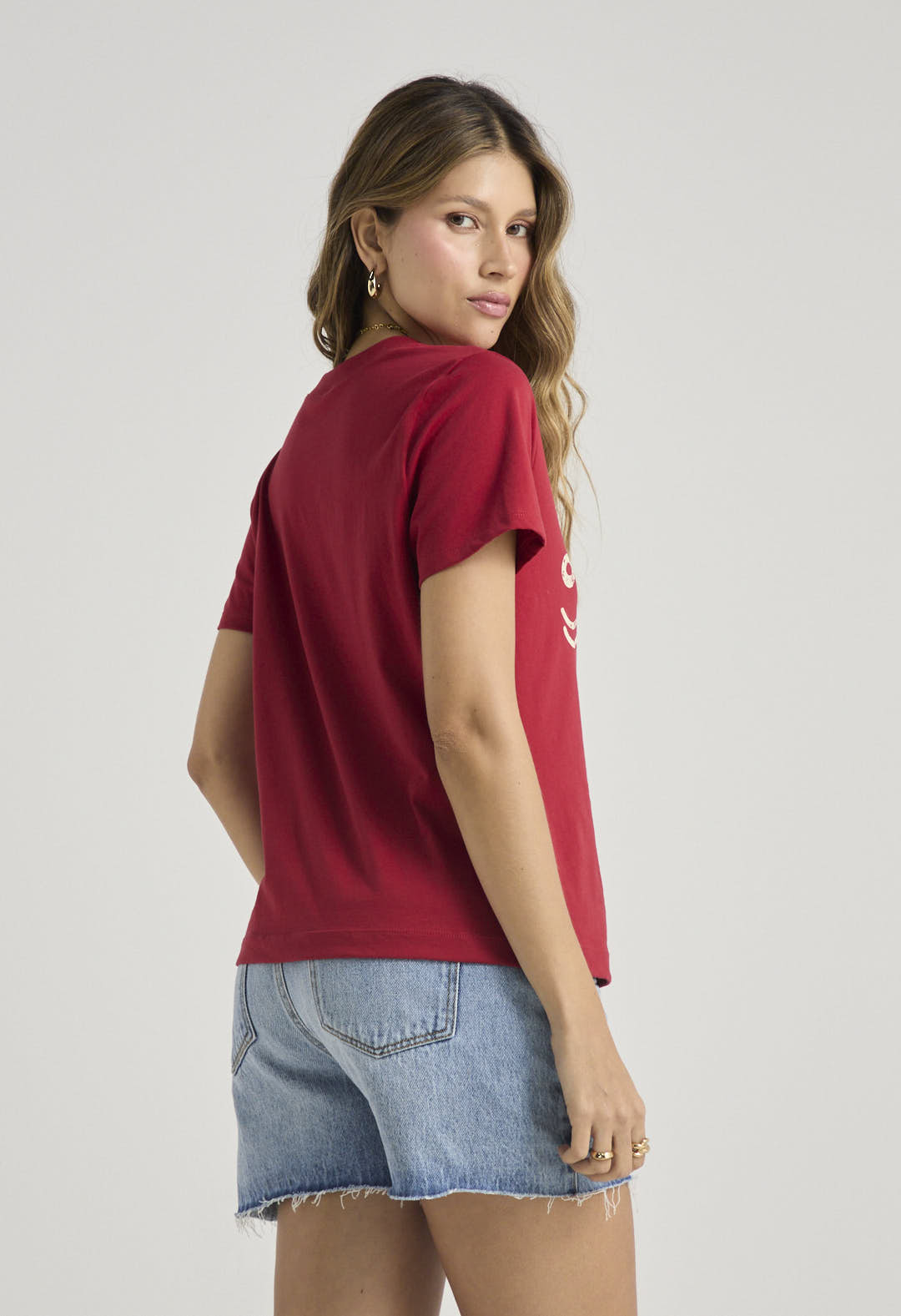 Camiseta roja con estampado para mujer