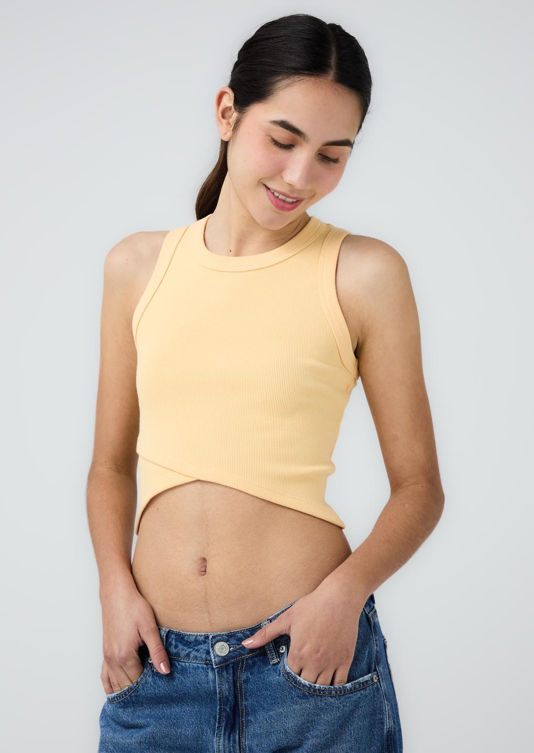 Camiseta amarillo medio con frente cruzado para jóvenes