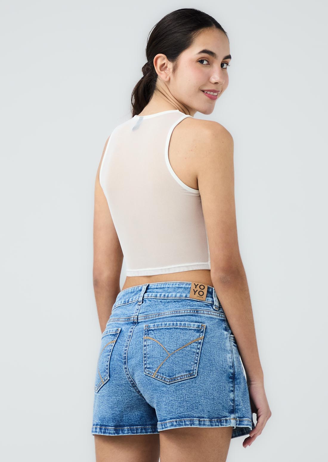 Camiseta marfil con malla para jóvenes