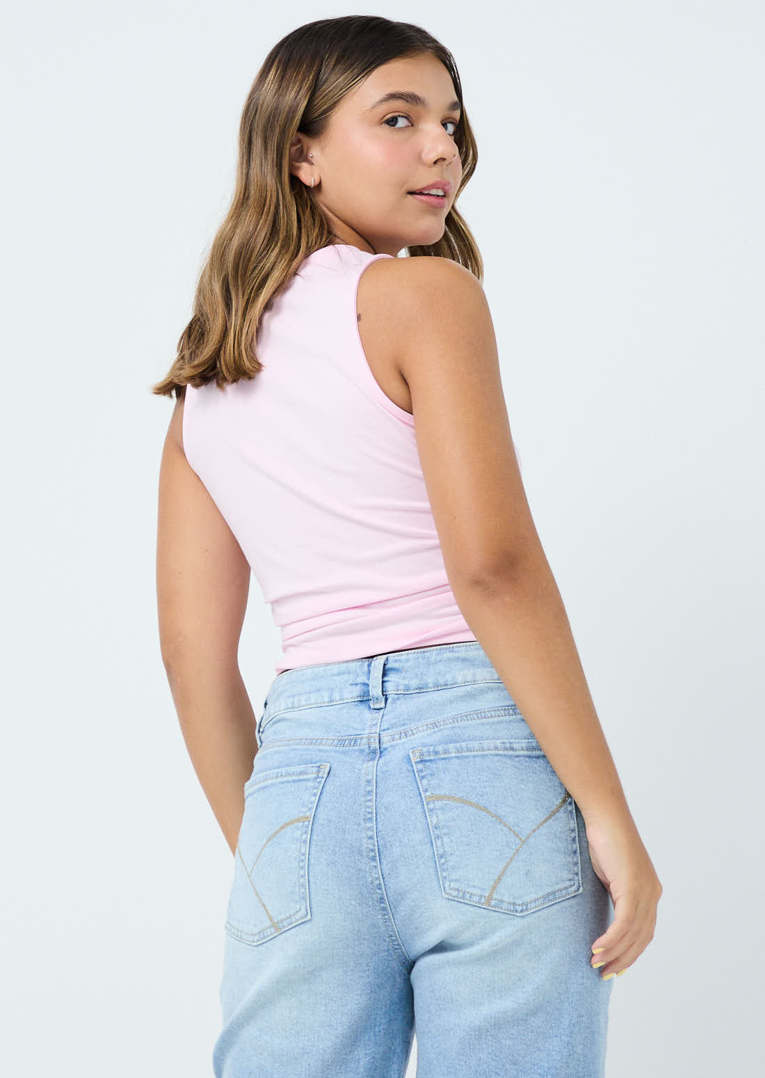 Camiseta lila claro con recogido en costados para jóvenes