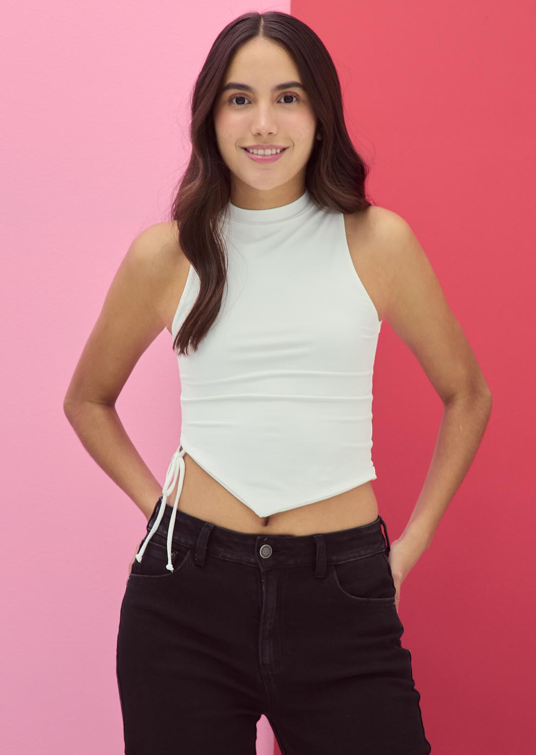 Camiseta marfil con amarre en costados para jóvenes