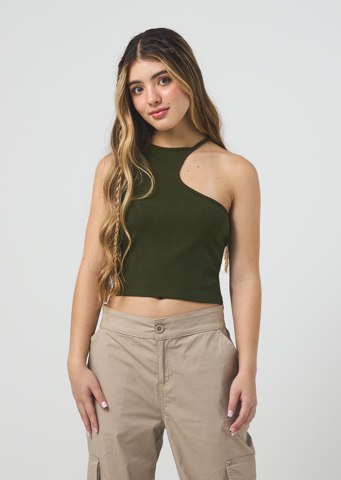 Camiseta verde militar con escote asimétrico para jóvenes