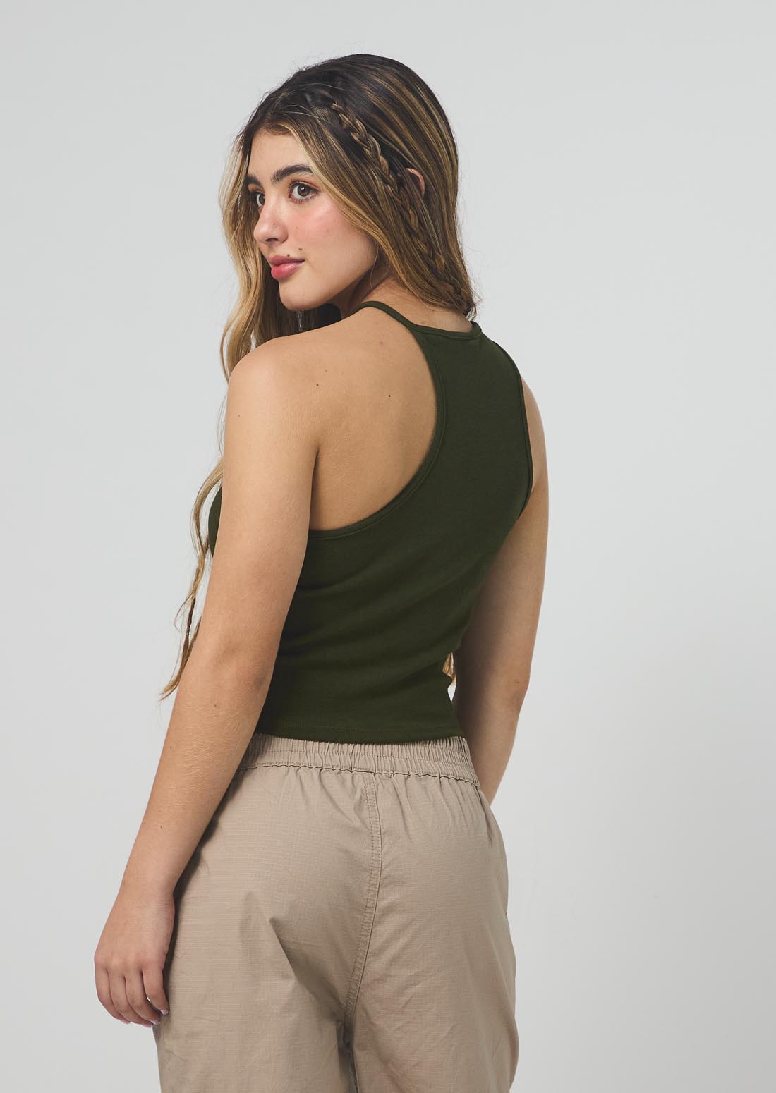 Camiseta verde militar con escote asimétrico para jóvenes