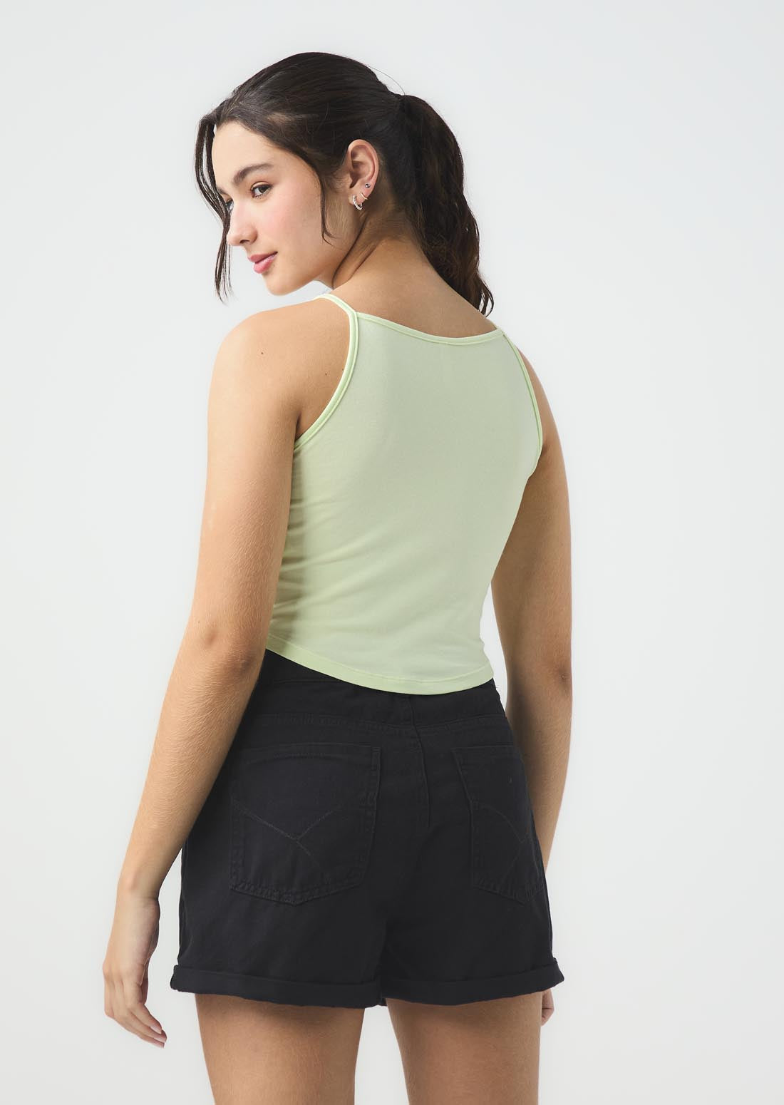 Camiseta verde claro y cuello alto para jóvenes