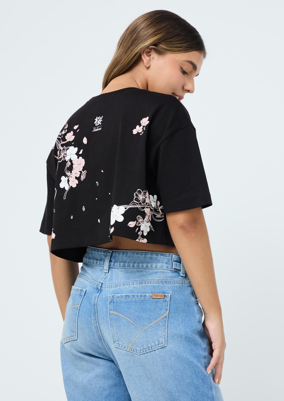Camiseta negra estampada en frente y espalda para jóvenes