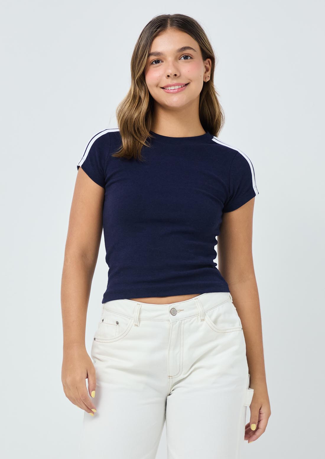 Camiseta azul navy con sesgos en hombro para jóvenes