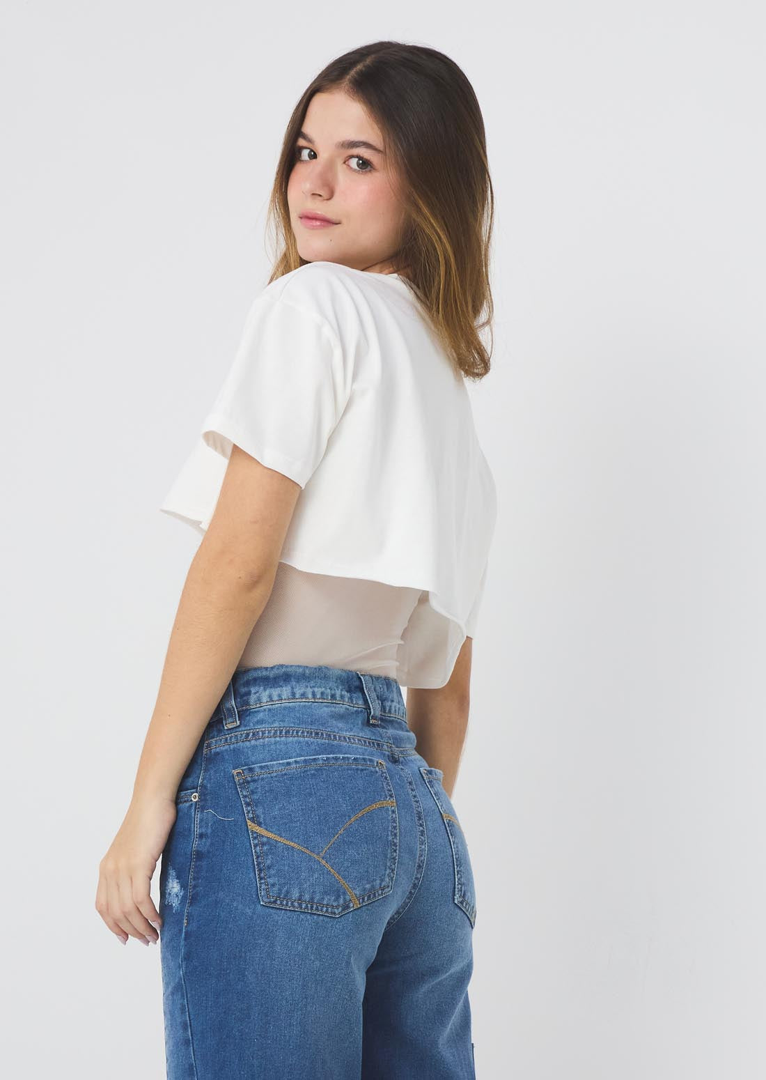 Camiseta marfil con malla interna para jóvenes