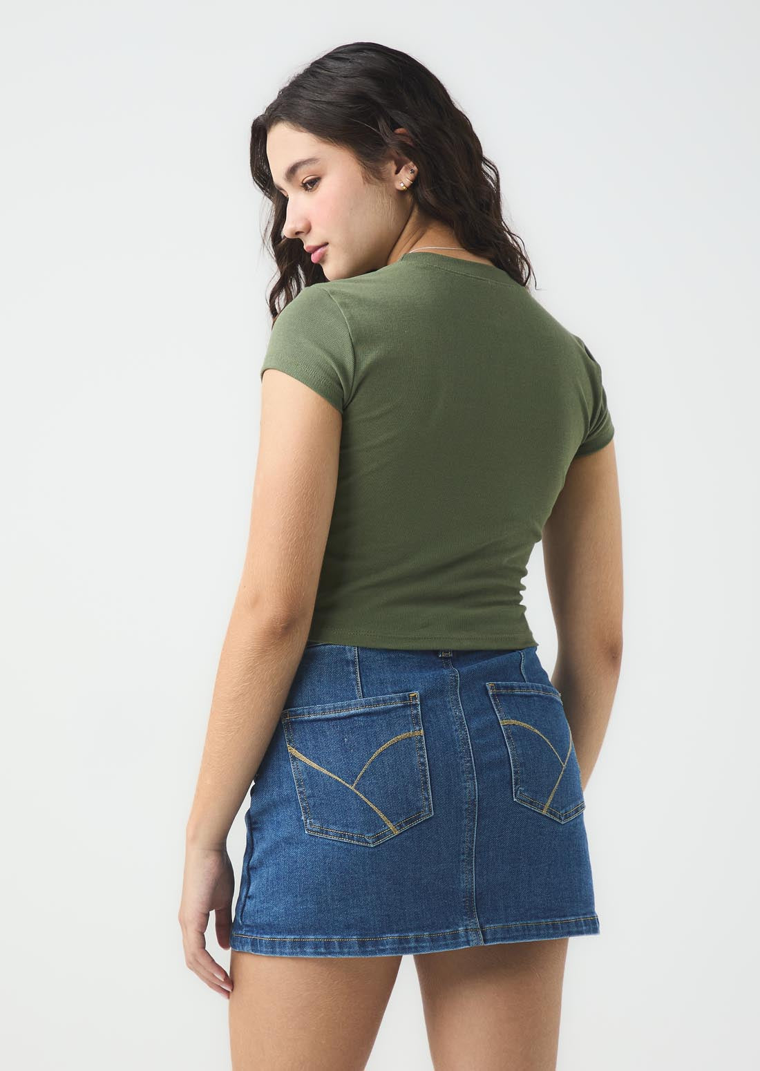 Camiseta verde militar con recogido en costados para jóvenes