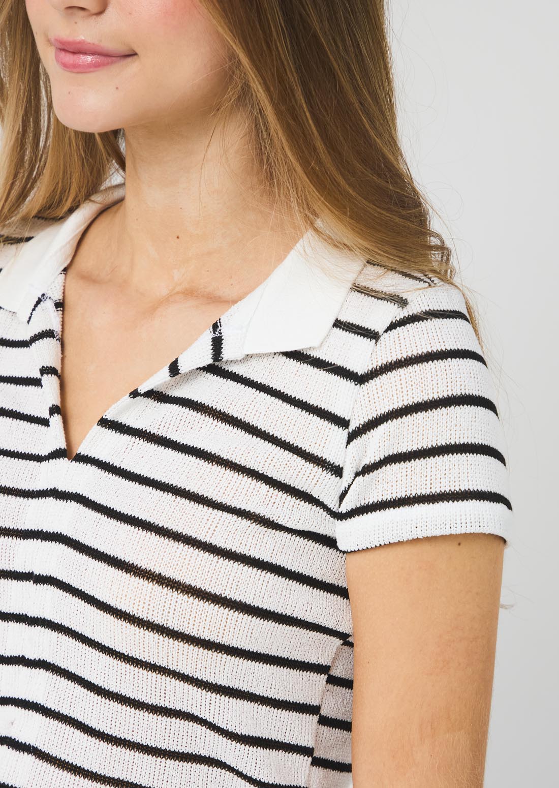Camiseta negra tela con textura para jóvenes