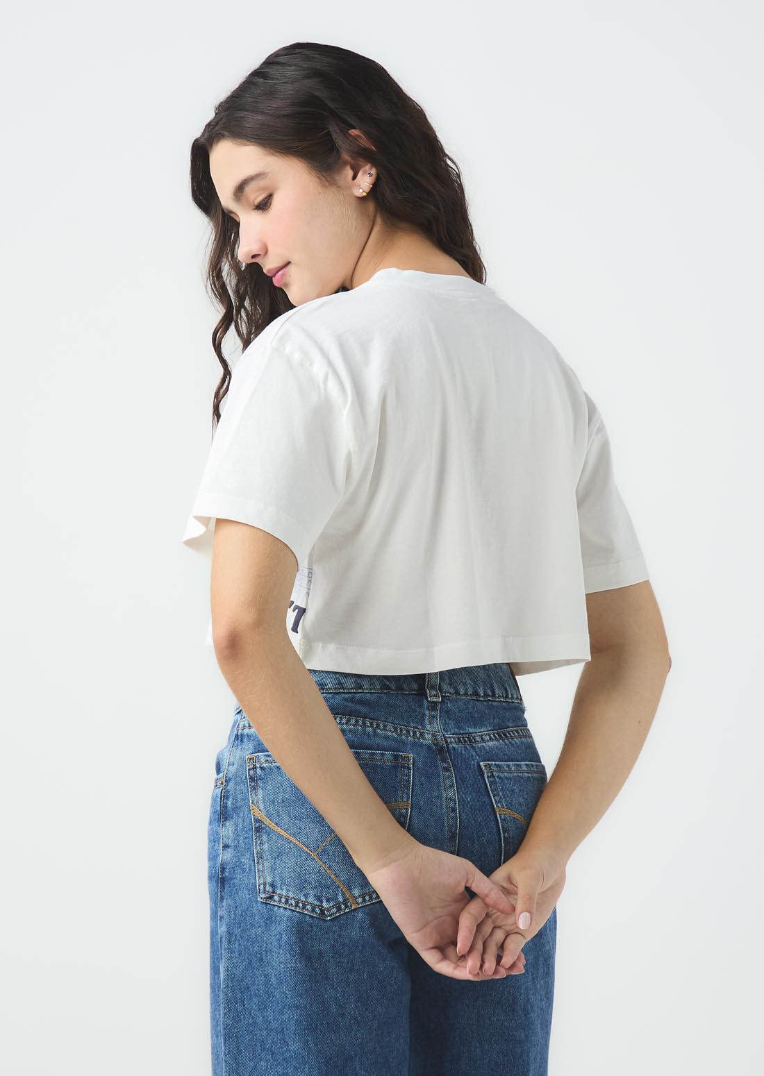 Camiseta marfil con estampado en ruedo para jóvenes