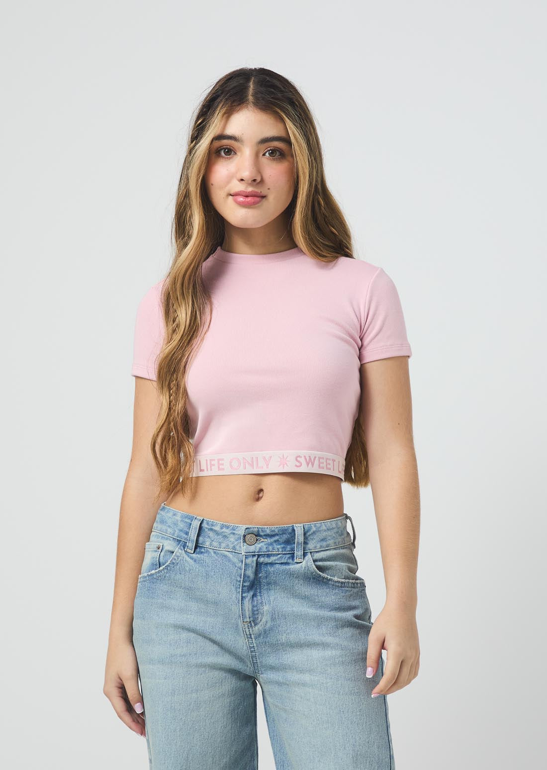 Camiseta rosa medio con elástico decorativo para jóvenes