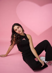 Camiseta negra estampada en frente para jóvenes