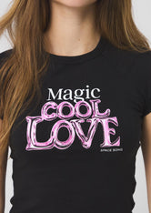 Camiseta negra con estampado para jóvenes