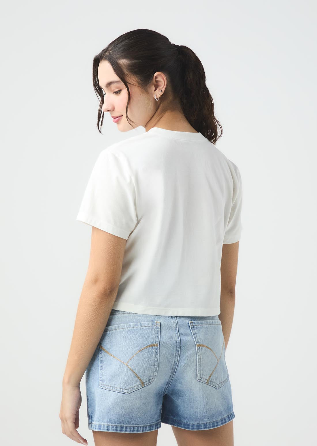 Camiseta marfil de manga corta para jóvenes