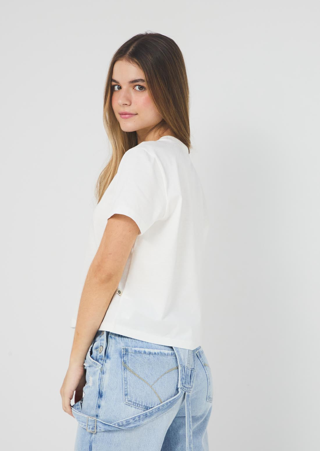 Camiseta marfil con estampado en frente para jóvenes