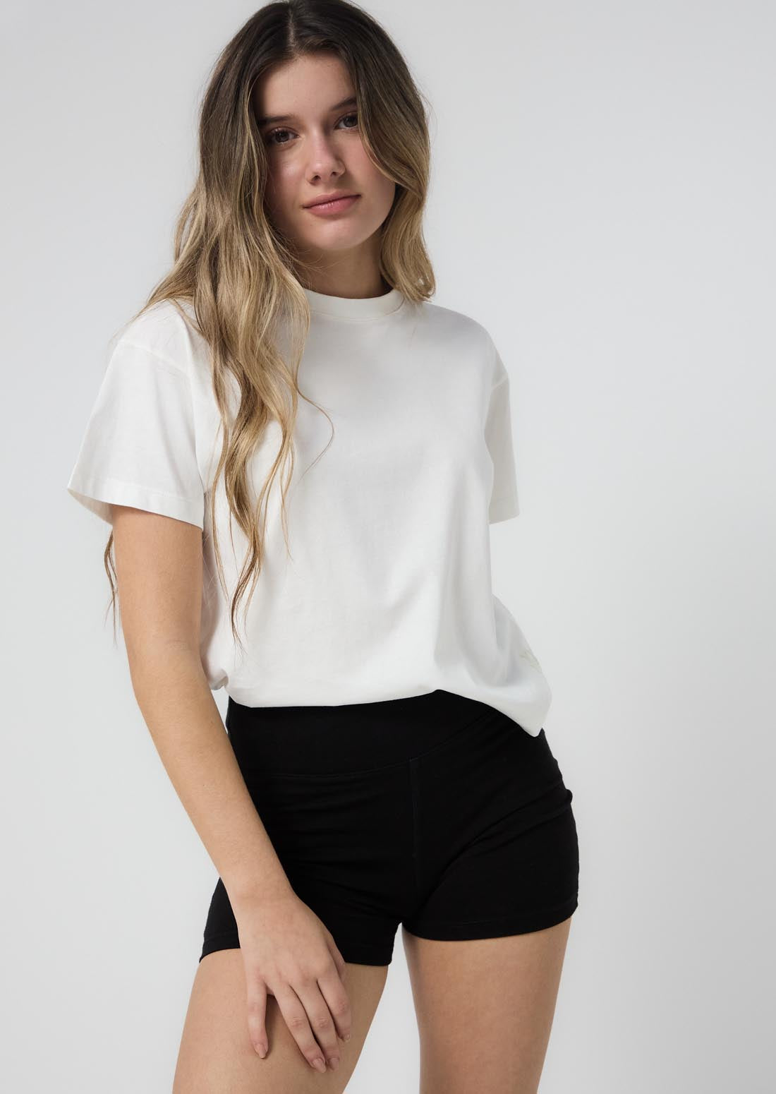 Camiseta básica marfil manga corta para jóvenes