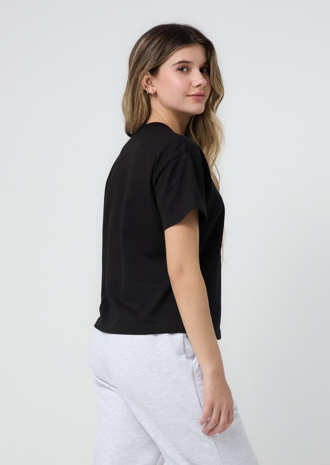 Camiseta básica negra manga corta para jóvenes