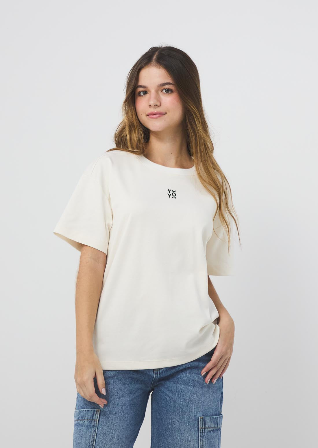 Camiseta oversize marfil cuello redondo para jóvenes