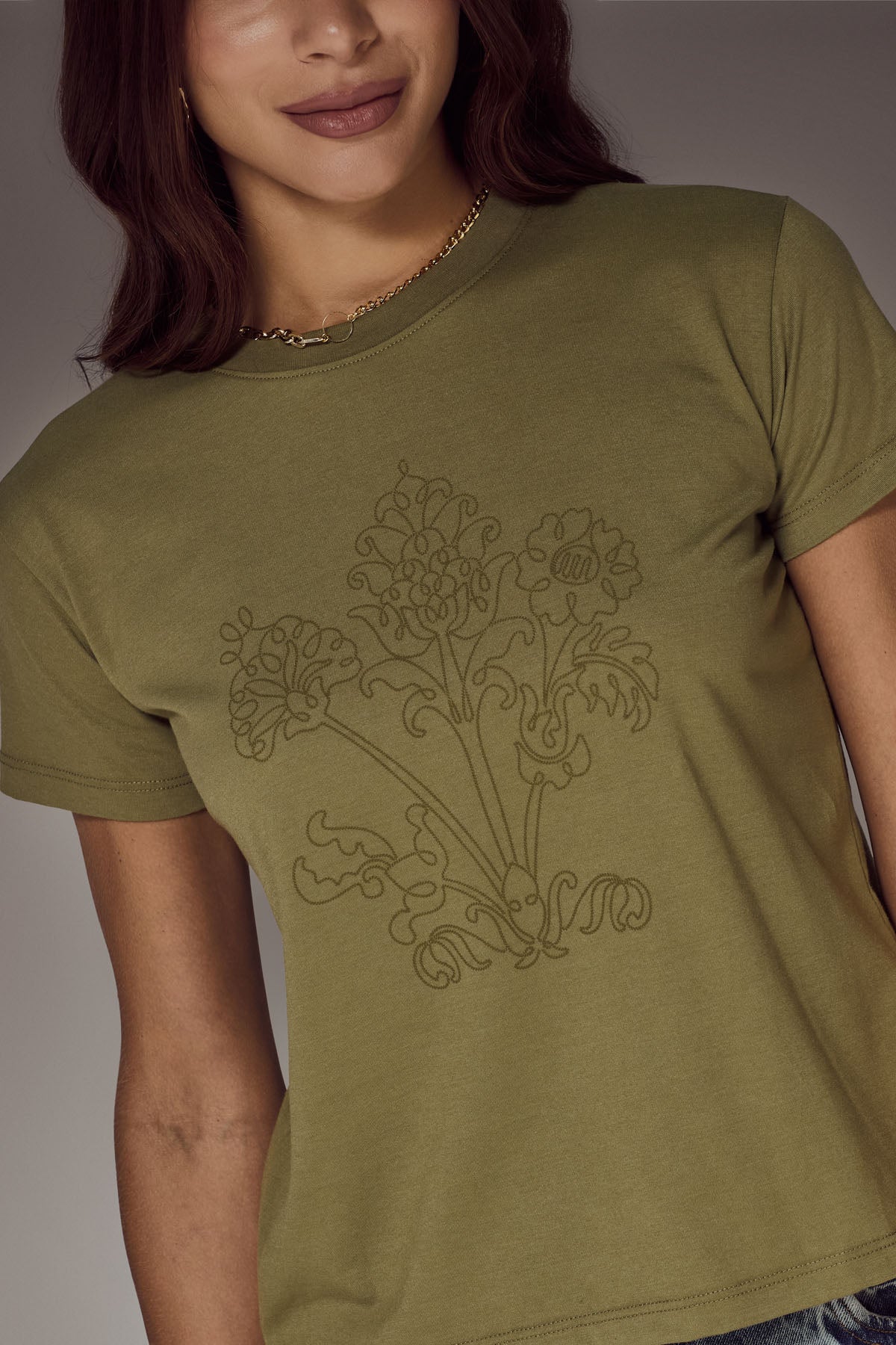Camiseta verde oliva con estampado en frente para mujer