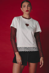 Camiseta marfil con ruedo en encaje para mujer