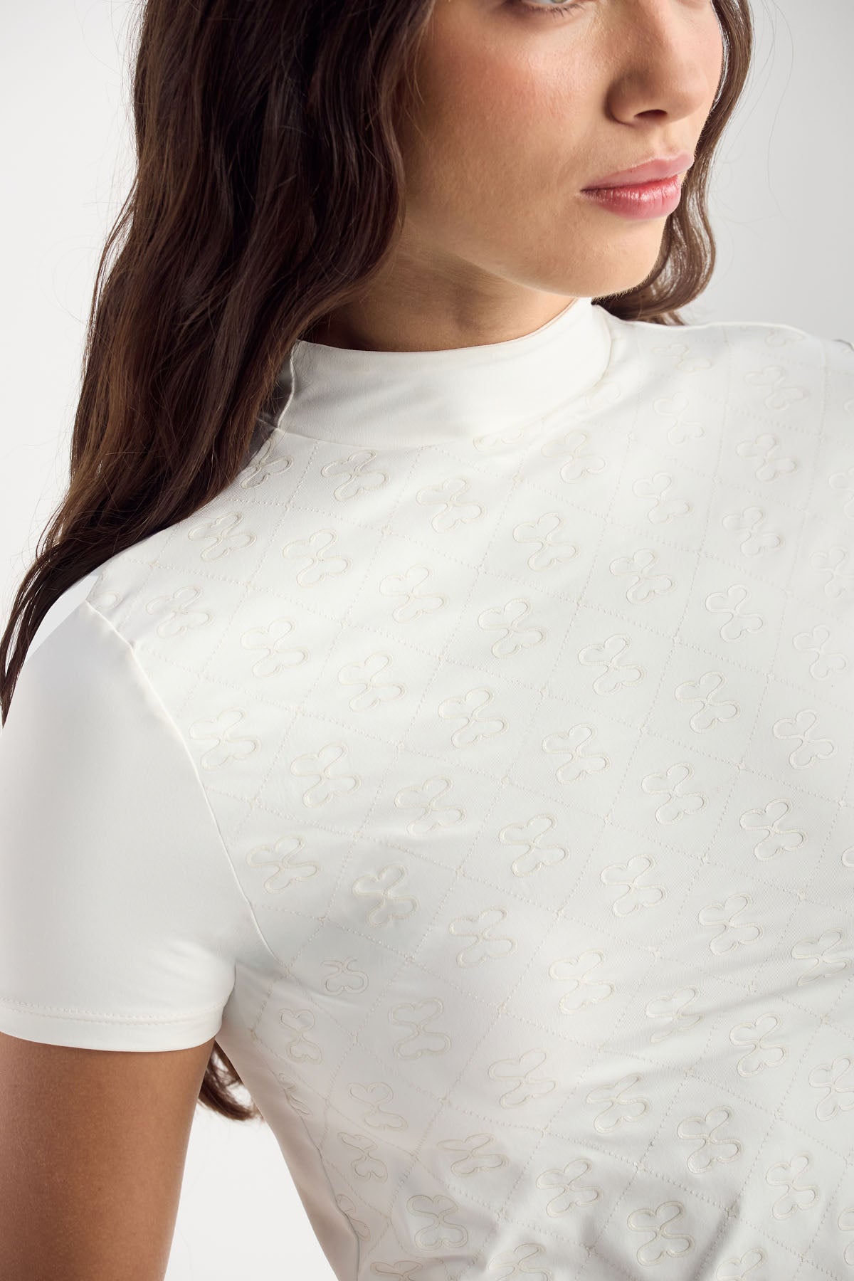 Camiseta marfil estampado monograma para mujer