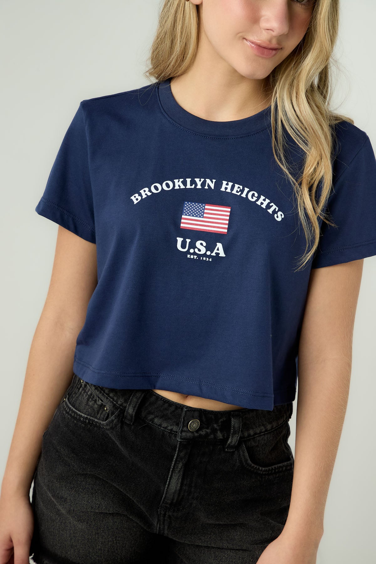 Camiseta azul oscuro estampada para jóvenes