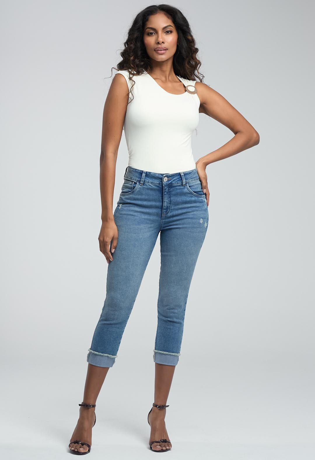 Jean capri medio con bota tubo para mujeres