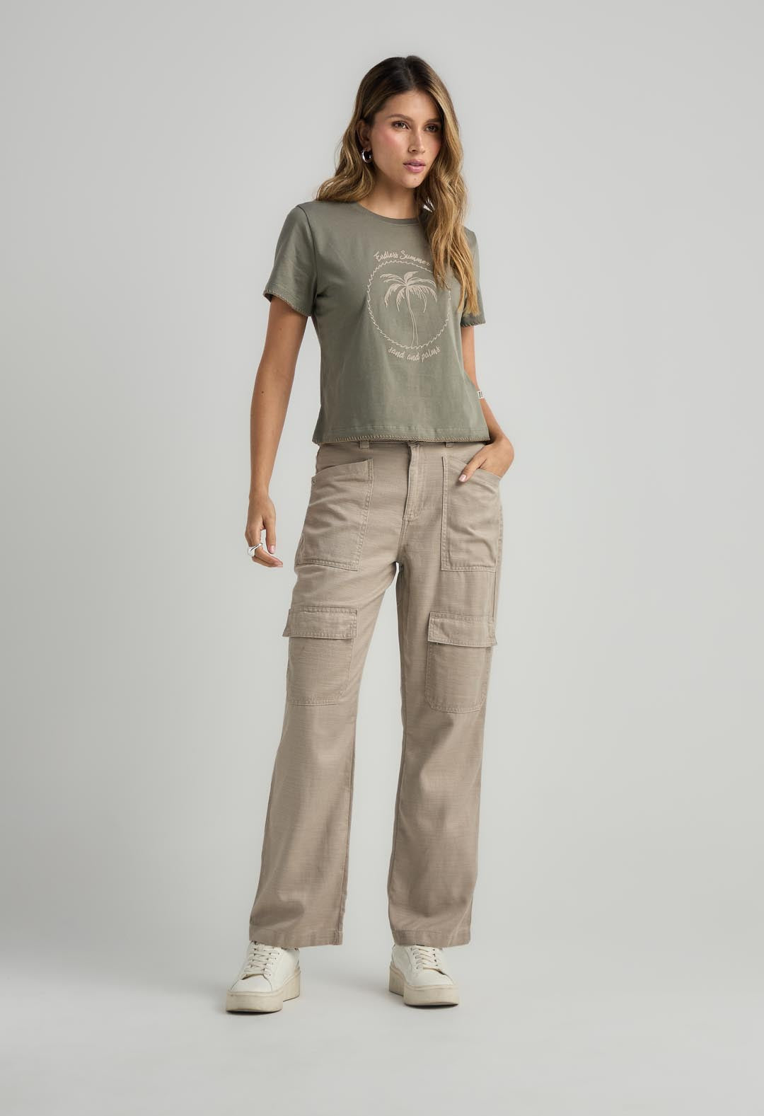 Jean cargo kaky con bota recta para mujer