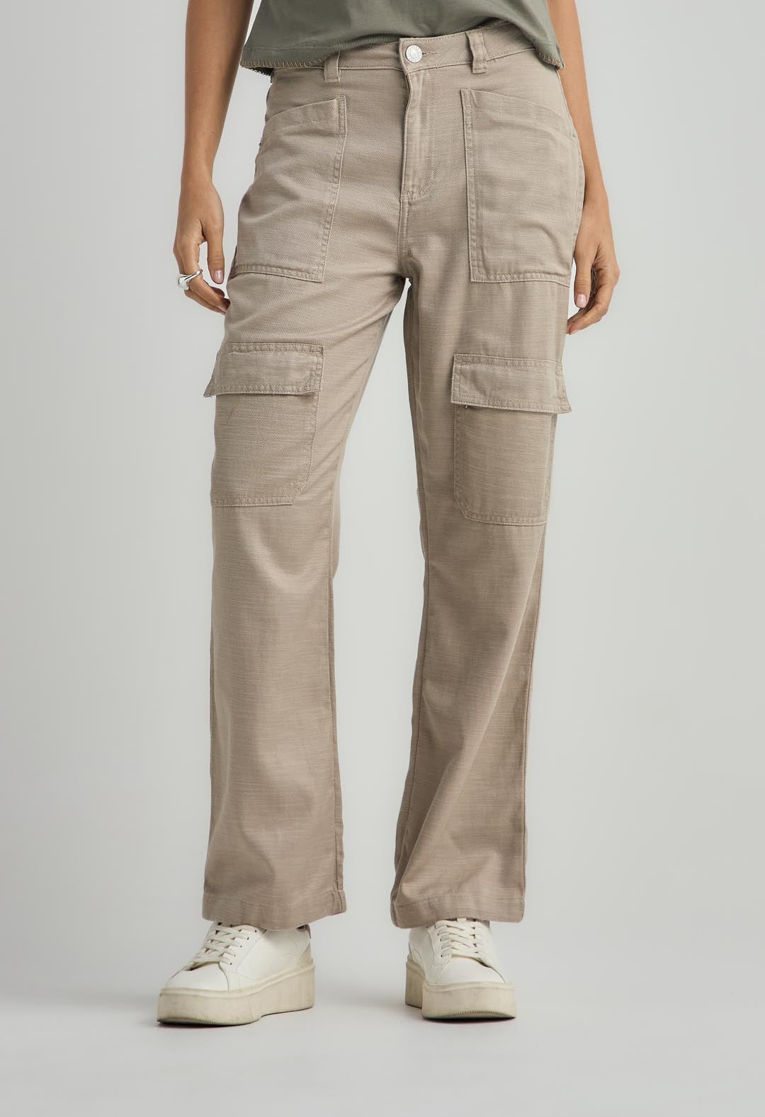 Jean cargo kaky con bota recta para mujer