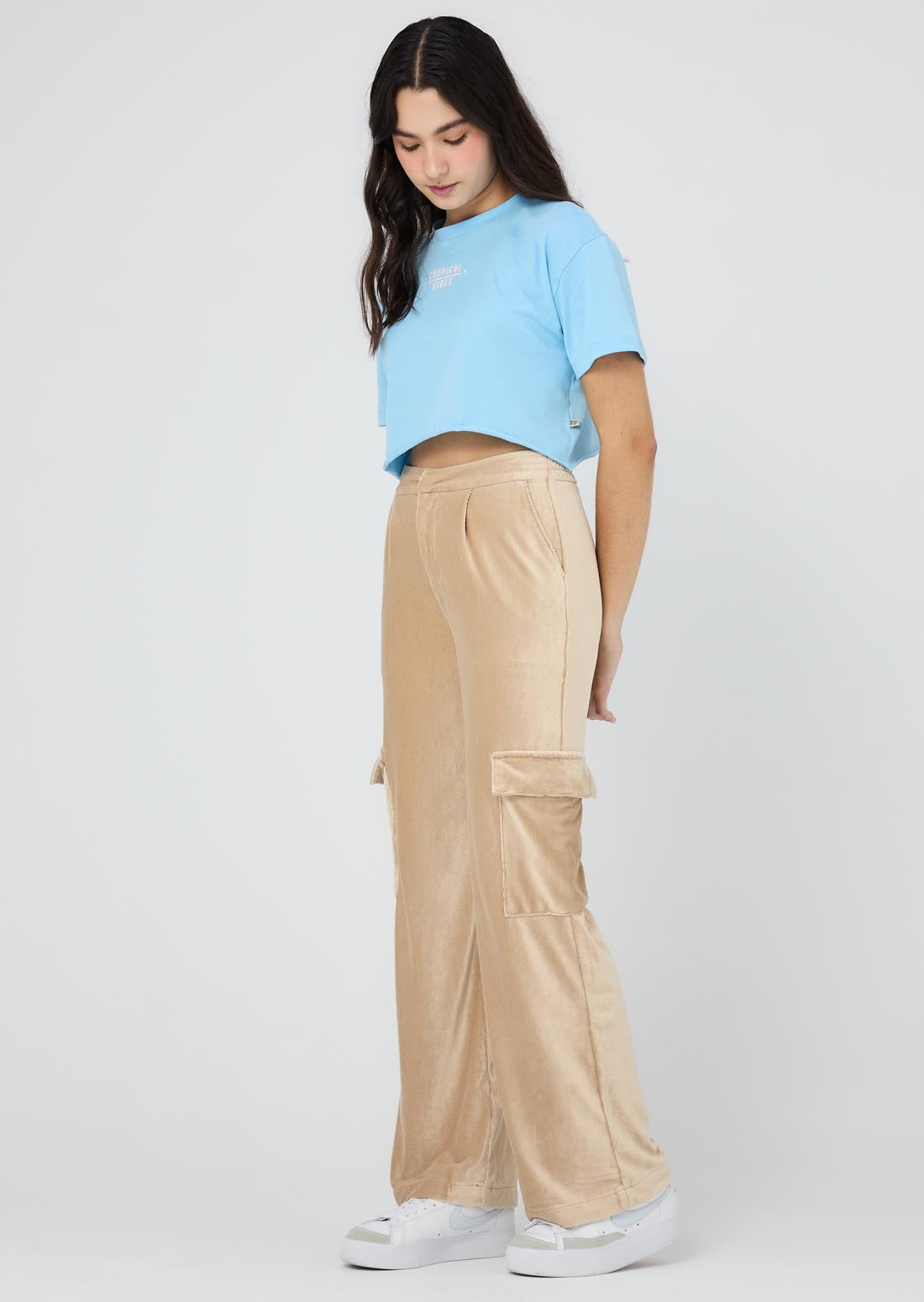 Pantalón cargo taupe bolsillos con tapas para jóvenes