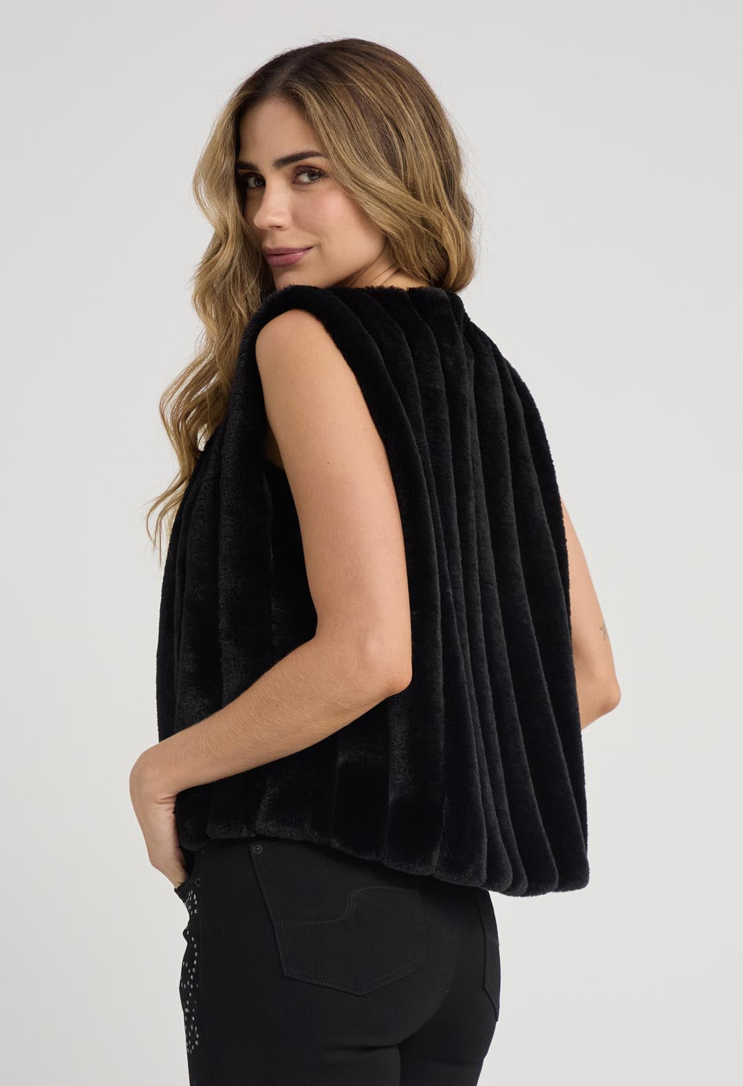 Chaleco de peluche negro para mujer
