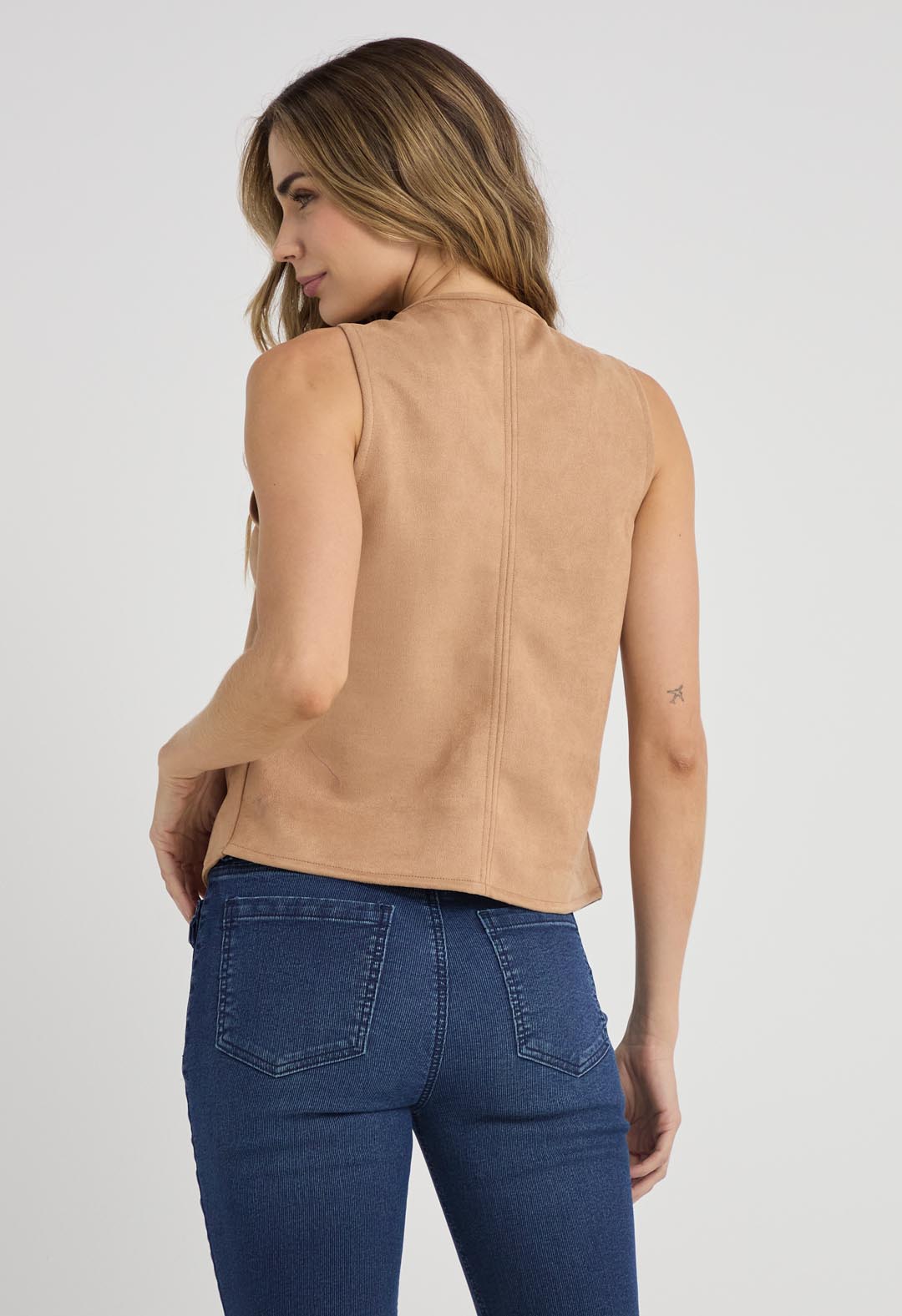 Chaleco camel con broches para mujeres