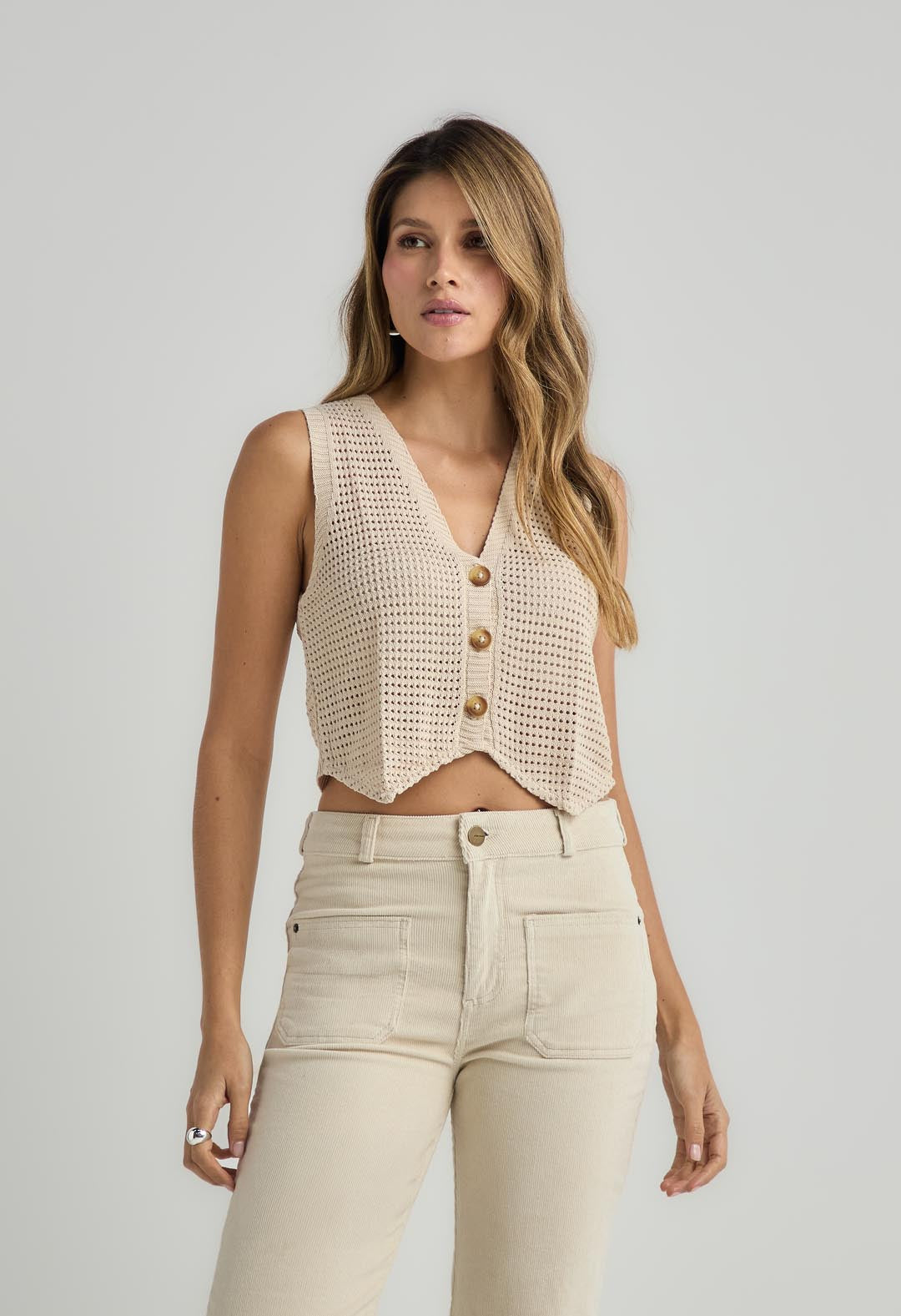 Chaleco arena tejido para mujer