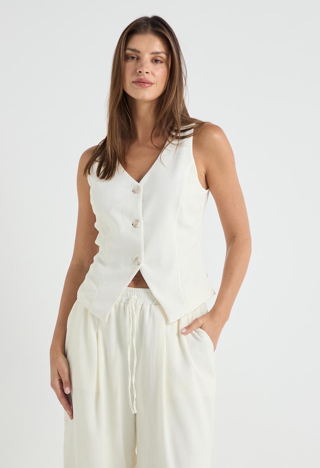 Chaleco marfil con botones en frente para mujer