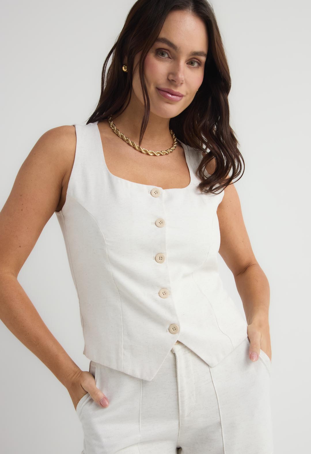 Chaleco marfil con botones para mujer