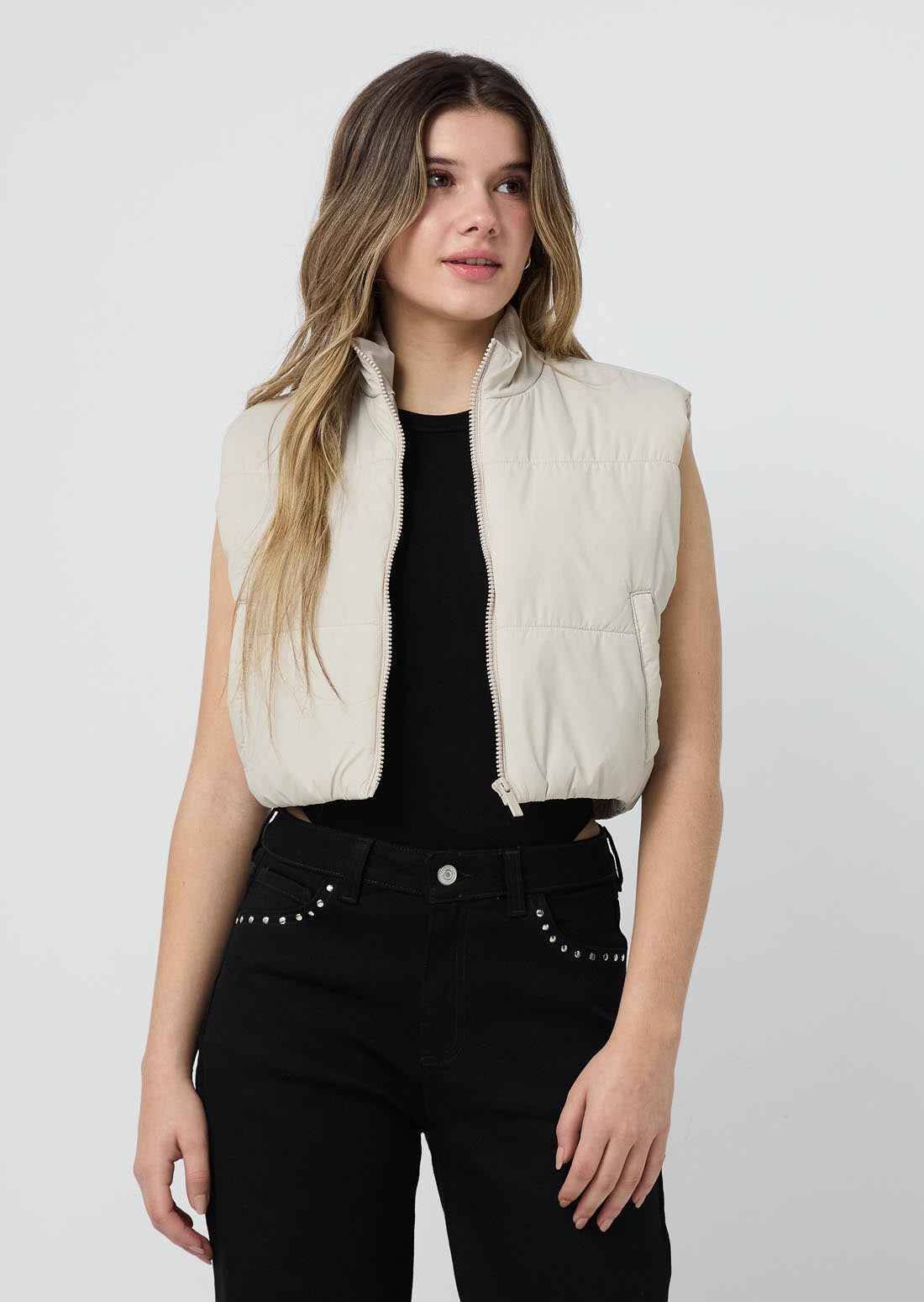 Chaleco puffer arena fondo entero para jóvenes