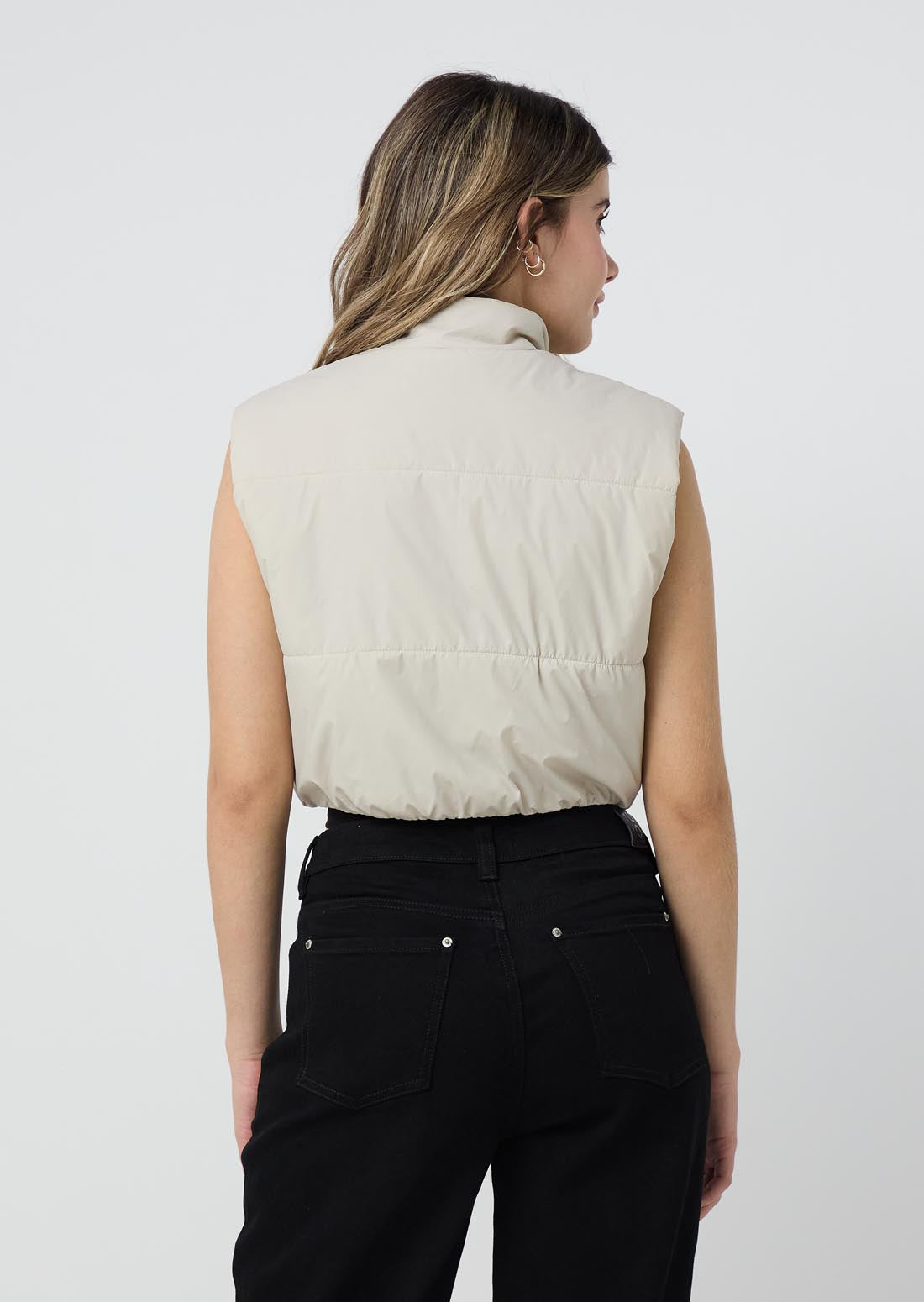 Chaleco puffer arena fondo entero para jóvenes